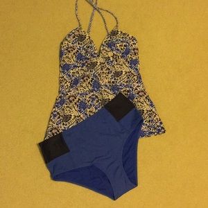 EUC athleta tankini - S top/ M bottom